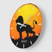 Wilde leeuw en zon op een oerwoud grote klok (Hoek)