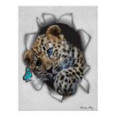 Wilde luipaardbeker die op een vlinderwand jaagt perfect poster (Voorkant)