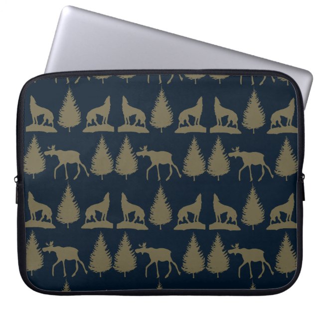 Wilde Moose Wolves Pine Trees Rustic Tan Navy Blue Laptop Sleeve (Voorkant)