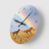 Wilde Mustang Paarden die lopen en Regenboog Ronde Klok (Hoek)