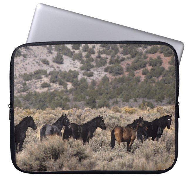 Wilde Mustang-paarden in de woestijn 2 Laptop Sleeve (Voorkant)