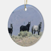Wilde Mustang-paarden in de woestijn 3 Keramisch Ornament (Links)