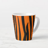 Wilde Oranje zwarte tijgerstripes — Dierafdrukken Latte Mok (Rechterhoek)