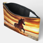 Wilde Paard galoppeert door Surf Etui (Open)