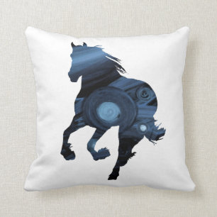 Wilde paard in Blue Throw Cushion Kussen