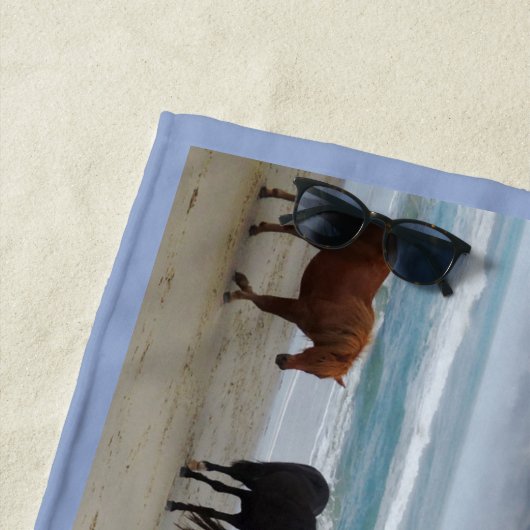 Wilde paarden Buitenste banken NC Beach Towel Strandlaken (In situ)