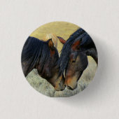 Wilde paarden die de Button van de Knoop aanraken (Voorkant)