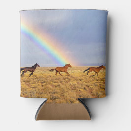 Wilde paarden die met regenboog lopen blikjeskoeler