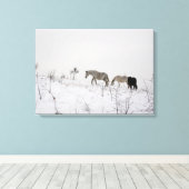 Wilde paarden in sneeuw single canvas afdruk (Insitu (Houten vloer))