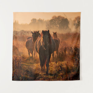 Wilde paarden: intense blik ontmoeting wandkleed