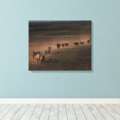 Wilde paarden lopen naar de woestijn canvas afdruk (Insitu (Houten vloer))