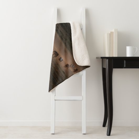 Wilde paarden lopen naar woestijn sherpa deken (In situ)