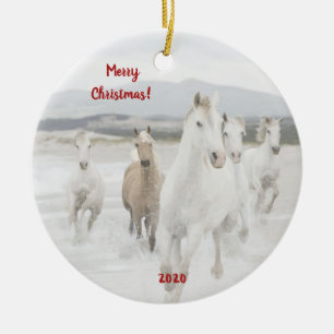 Wilde paarden met kerstversiering keramisch ornament