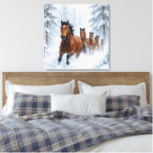 Wilde paarden rennen door een besneeuwd bos canvas afdruk (Insitu (Slaapkamer))