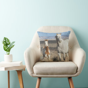 Wilde paarden thuis in het Sandwash-bekken Kussen