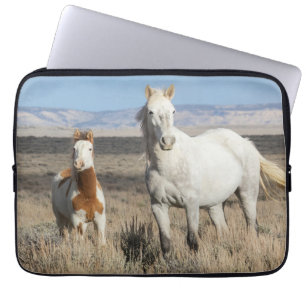 Wilde paarden thuis in het Sandwash-bekken Laptop Sleeve