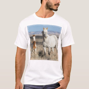 Wilde paarden thuis in het Sandwash-bekken T-shirt
