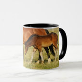 Wilde paardenmoeder en veulen grazen mok (Voorkant rechts)
