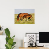 Wilde paardenmoeder en veulen grazen poster (Thuiskantoor)