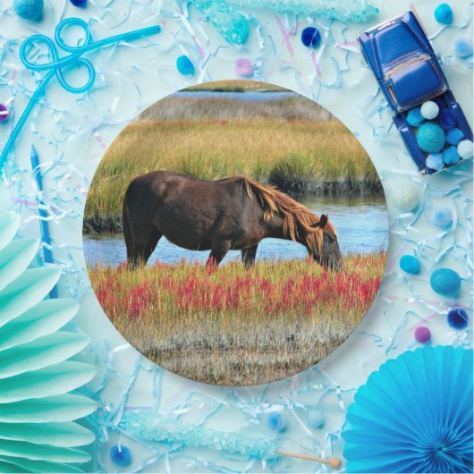 Wilde paardenverwarming in Borden op veldepapier Papieren Bordje (Feest)