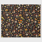 Wilde paddenstoelen op zwart cadeaupapier (Vlak)