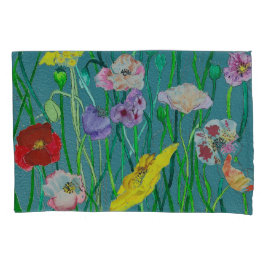 Wilde papavers op een zachte groene achtergrond kussensloop