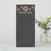 Wilde Peach Rozen Chalkboard Wedding Program Kaart (Staand voorkant)