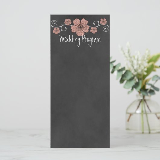Wilde Peach Rozen Chalkboard Wedding Program Kaart (Staand voorkant)