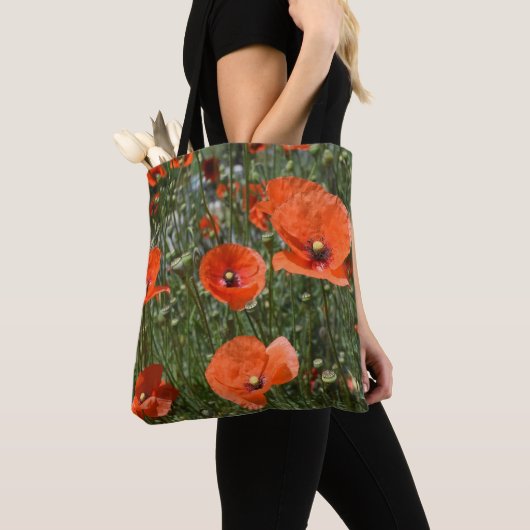Wilde rode papaver bloemen in Paphos, Cyprus Tote Bag (Dichtbij)