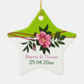 Wilde roze roos bloemige trouw mintgroene aandenke keramisch ornament (Voorkant)