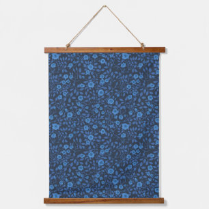 Wilde rozen in het blauw hangend wandkleed