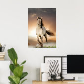 Wilde Stallion op zonsondergang Poster (Thuiskantoor)
