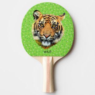 Wilde tijger dier gezicht op groene pingpongbat tafeltennisbatje