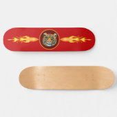 Wilde tijger, vlammen op rood persoonlijk skateboard (Horizontaal)
