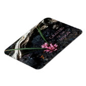 Wilde uienbloemen die groeien tussen Lava Rocks Magneet (Linkerzijde)