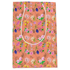 Wilde waterverf bloemen op oranje medium cadeauzakje