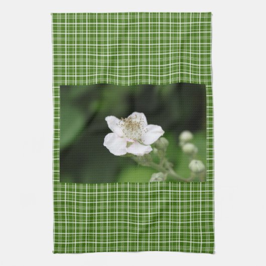 Wilde witte framboembloem. theedoek (Verticaal)