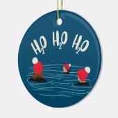 Wilde zwemmen in petten op kerstvakantie keramisch ornament (Links)