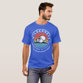 Wilderness Adventure Is Calling Hiking Camping fam T-shirt (Voorkant volledig)