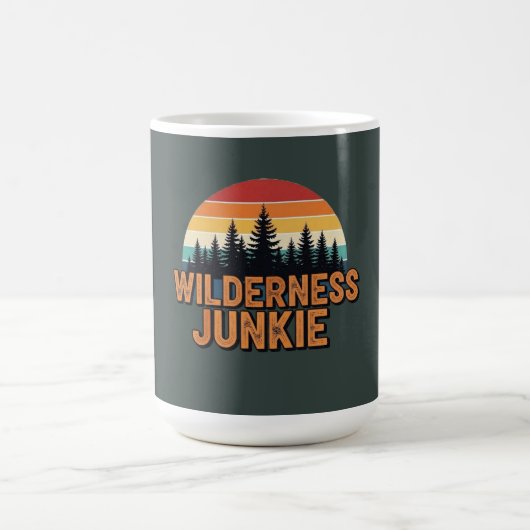 Wilderness junkie retro design koffiemok (Center)