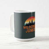 Wilderness junkie retro design koffiemok (Voorkant links)