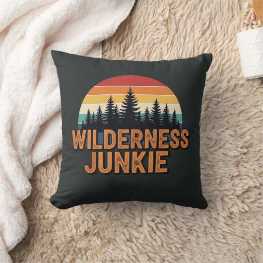 Wilderness junkie retro design kussen (Deken)