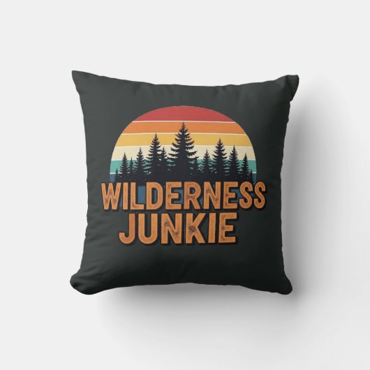 Wilderness junkie retro design kussen (Voorkant)