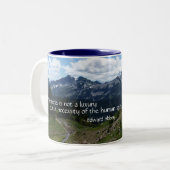 Wilderness Quote (Tatoosh Range) Tweekleurige Koffiemok (Voorkant links)