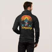 Wilderness Whisper – The Camping Bear Adven Hoodie (Achterkant volledig)