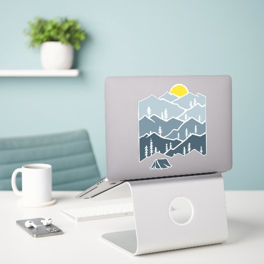 Wildernis Berg Tent Kampeerder Sticker (Laptop op bureau)