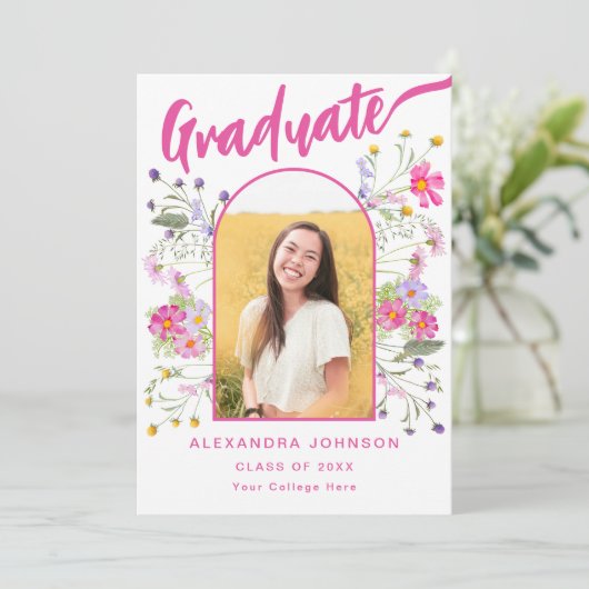 Wildflower Afstuderen Photo Arch Pink Script Aankondiging (Staand voorkant)