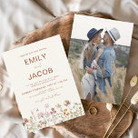 Wildflower Boho Foto Terracotta Wedding Kaart<br><div class="desc">Plaats de toon voor uw wilde Terracotta botanische bruiloft met betoverende fotouitnodigingssuites. De perfecte manier om je grote dag aan je vrienden en familie aan te kondigen, deze uitnodigingen zullen je gasten een voorbode geven van de botanische schoonheid die hen te wachten staat. De uitnodigingssuite zou de schoonheid van de...</div>