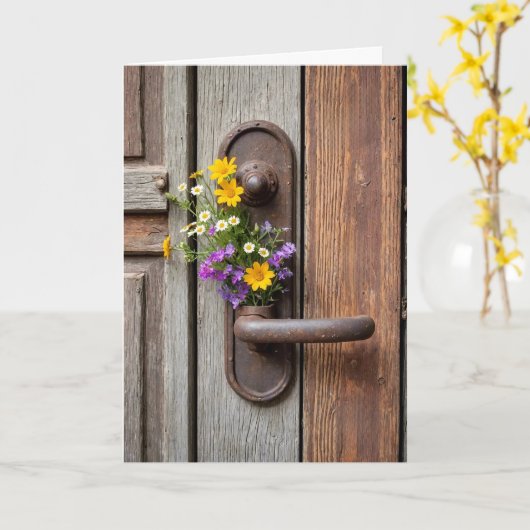 Wildflower cadeau op roestige deur handvat kaart (Gele Bloem)