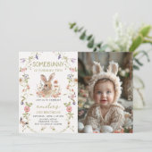 Wildflower Enkele Bunny Girl Verjaardagsfoto Kaart (Staand voorkant)